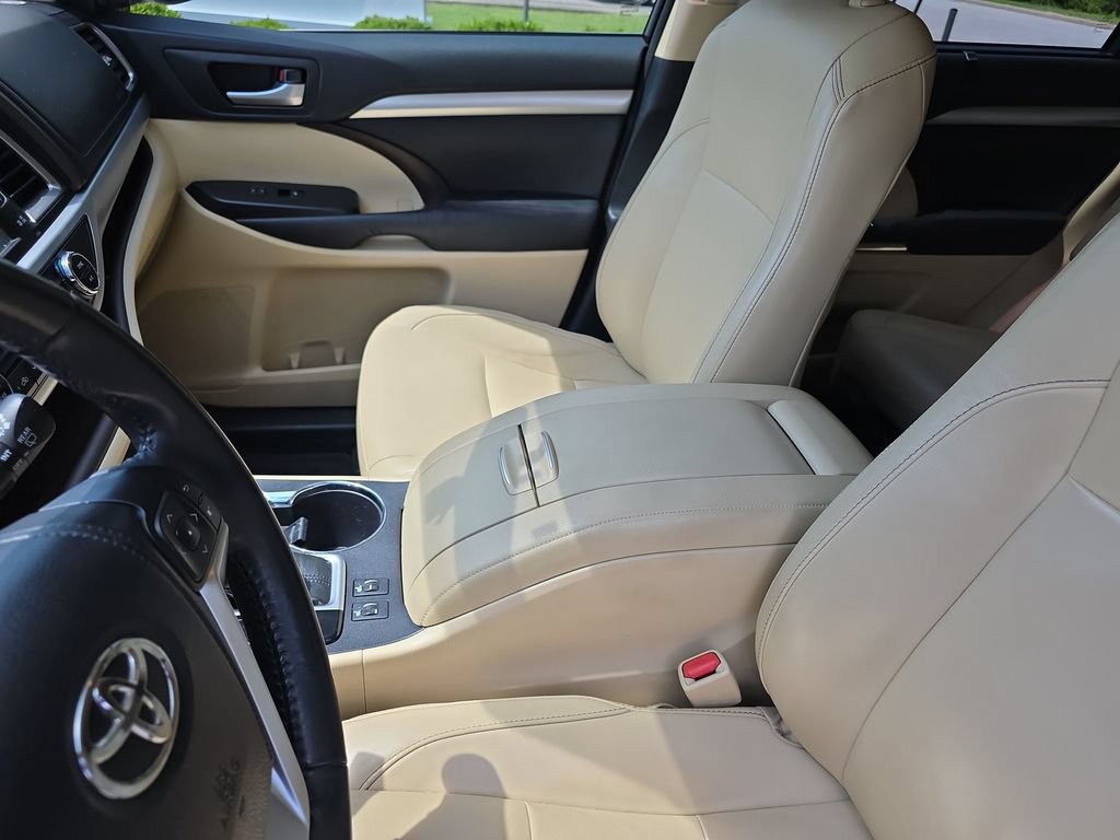 Used 2015 Toyota Highlander XLE AWD/4WD image 15