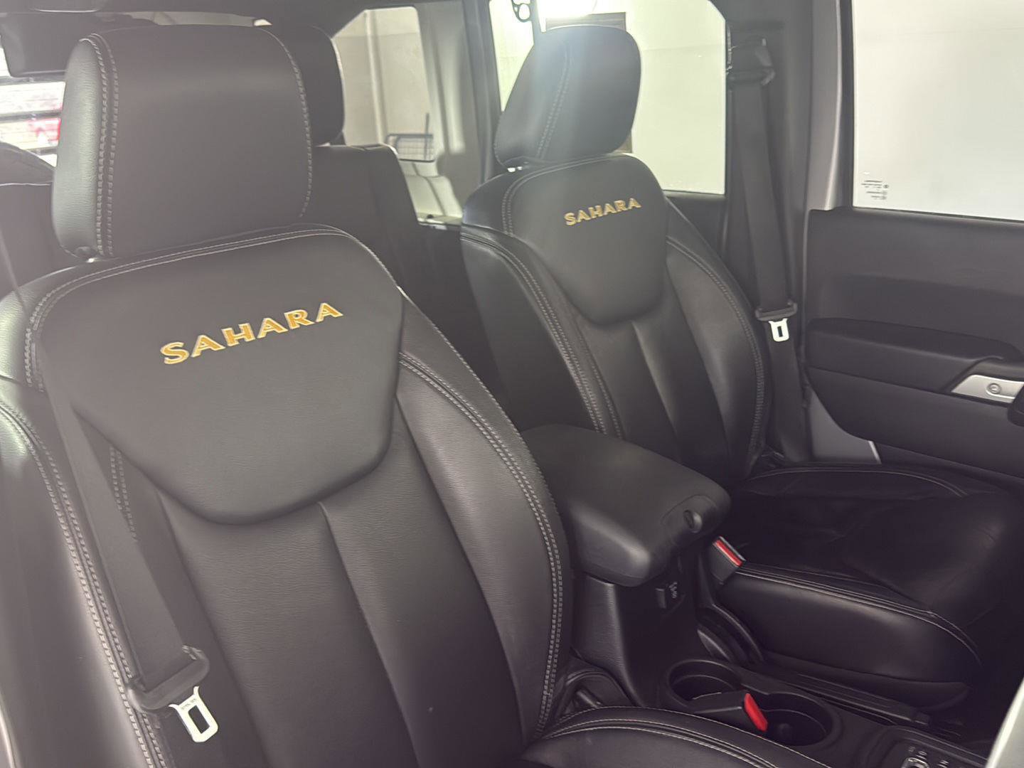 Used 2014 Jeep Wrangler Unlimited Sahara w/ Connectivity Group AWD/4WD image 18