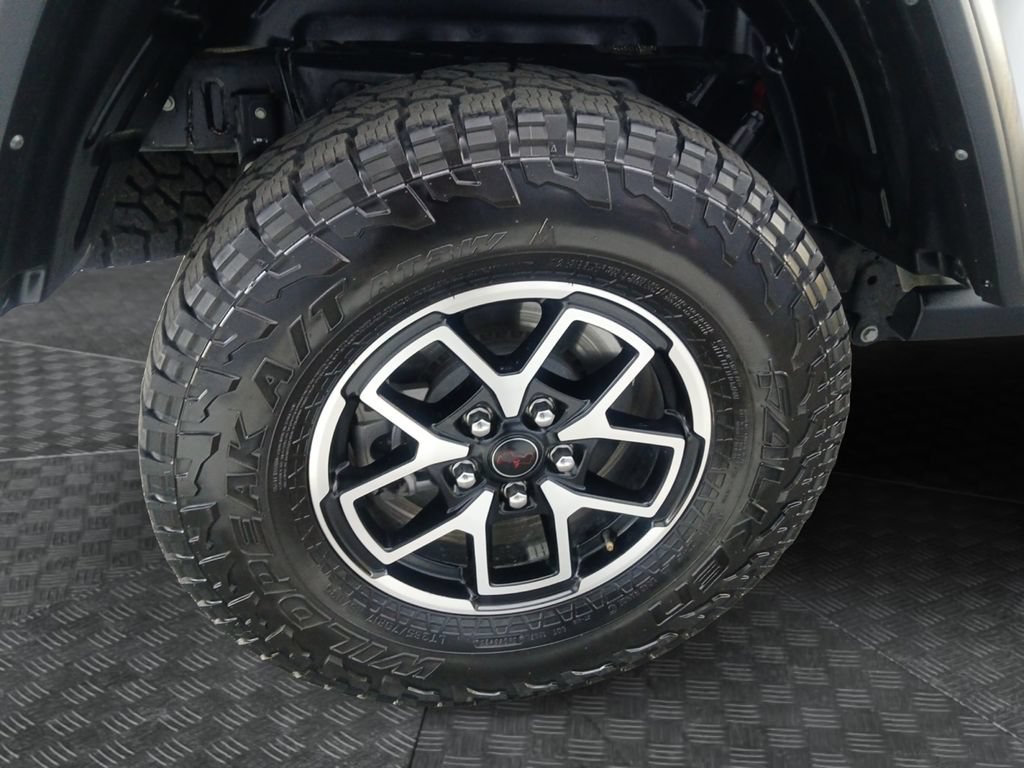Used 2024 Jeep Gladiator Rubicon w/ Convenience Group AWD/4WD image 23