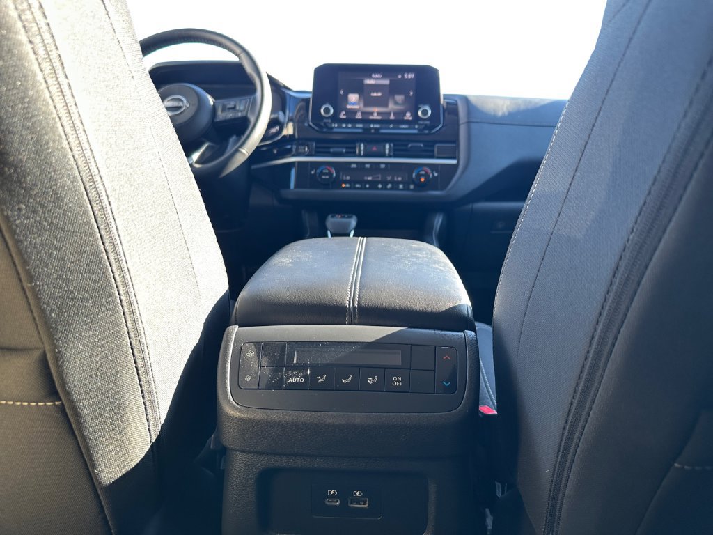 Used 2025 Nissan Pathfinder SV FWD image 16