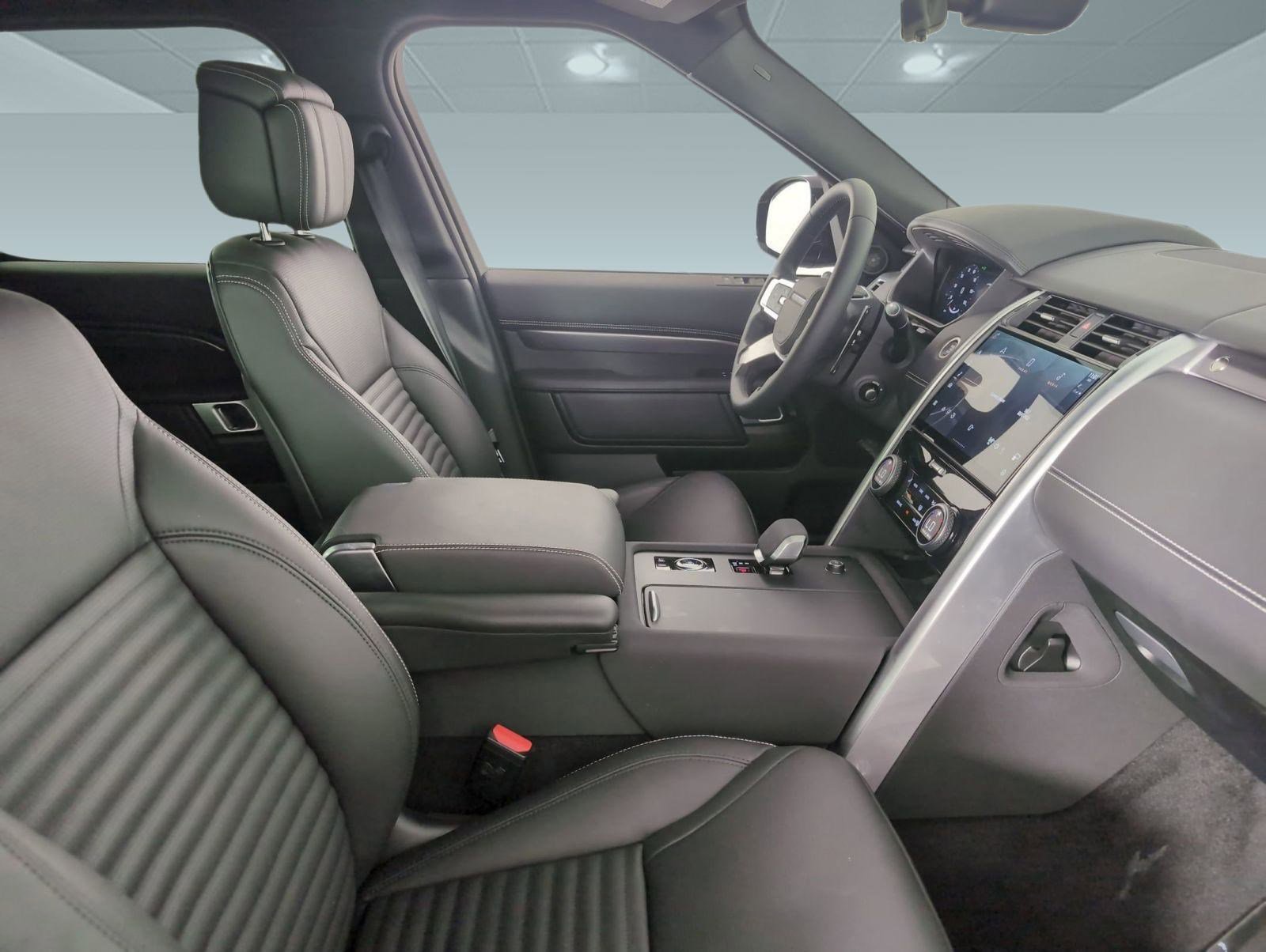 Certified 2025 Land Rover Discovery Metropolitan Edition image 17