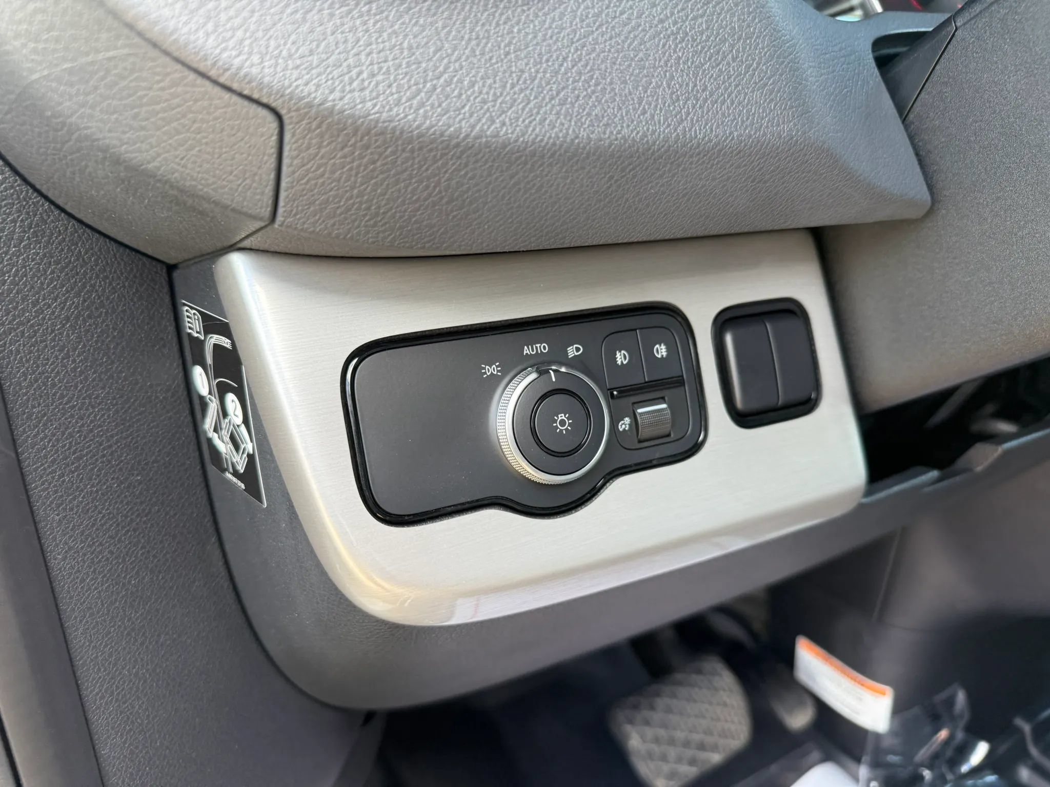 Used 2022 Mercedes-Benz Sprinter 3500 w/ Parking Package image 25