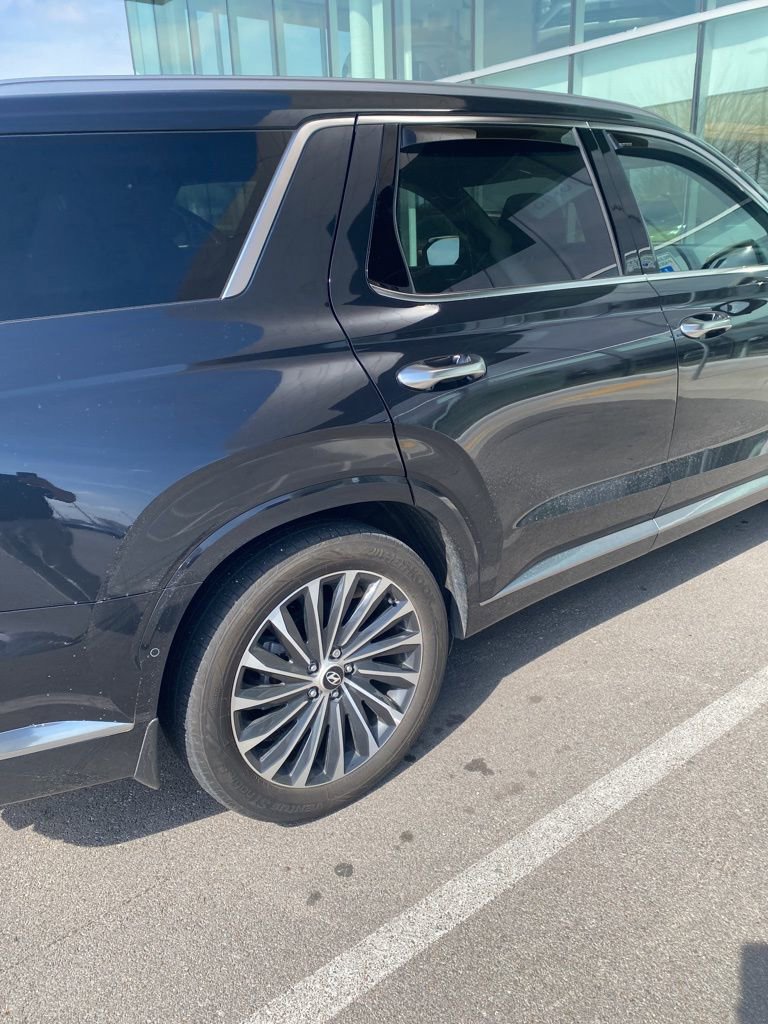 Used 2023 Hyundai Palisade Calligraphy image 4