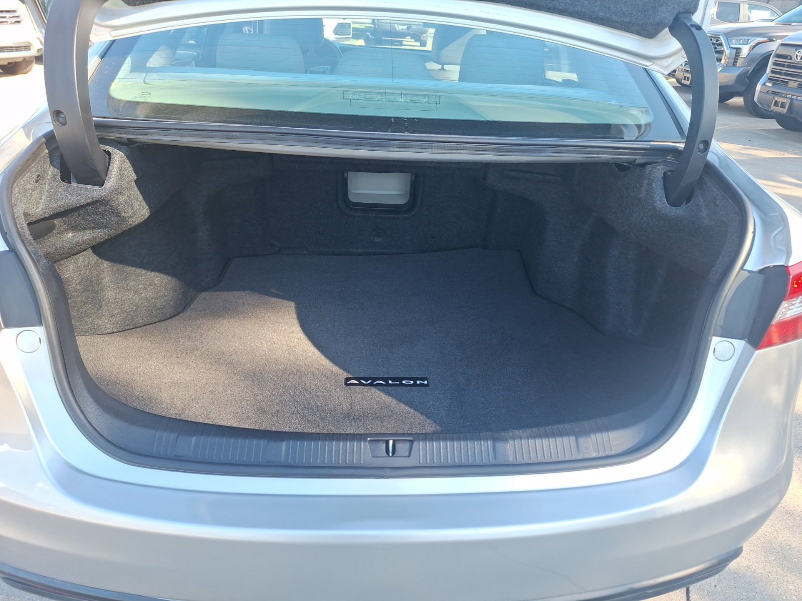 Used 2014 Toyota Avalon Limited FWD image 38