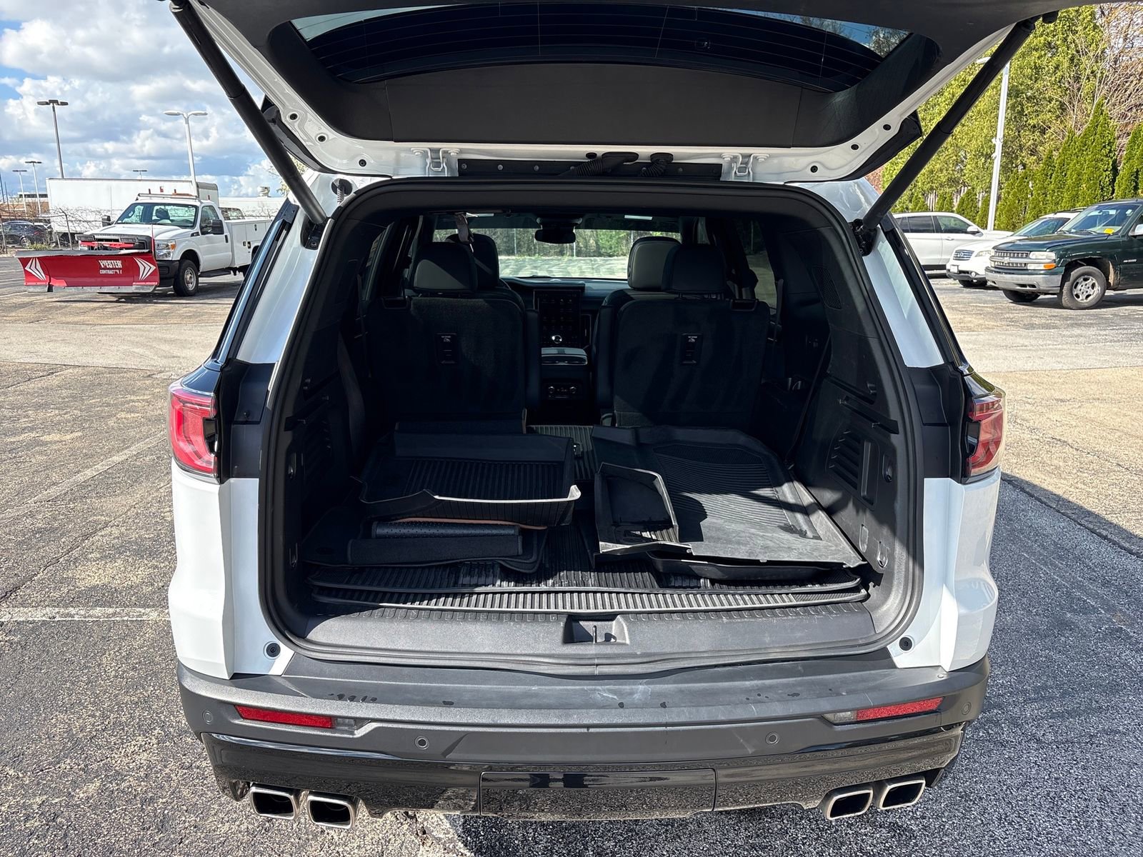 Used 2024 GMC Acadia AT4 w/ Luxury Package AWD/4WD image 23