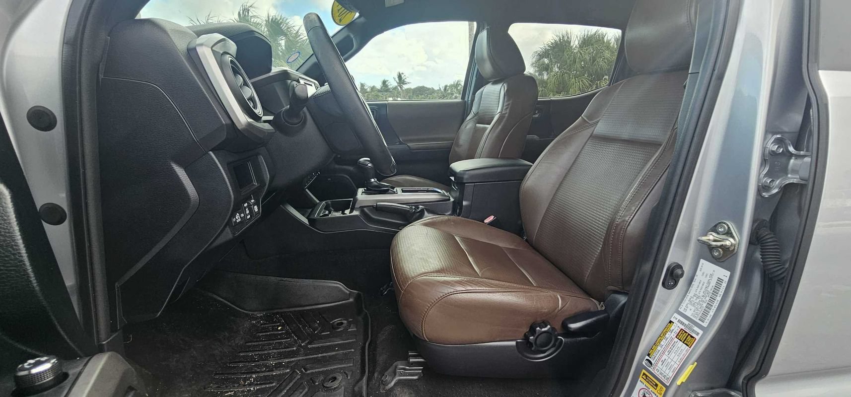 Used 2017 Toyota Tacoma Limited w/ Tow Package RWD image 13