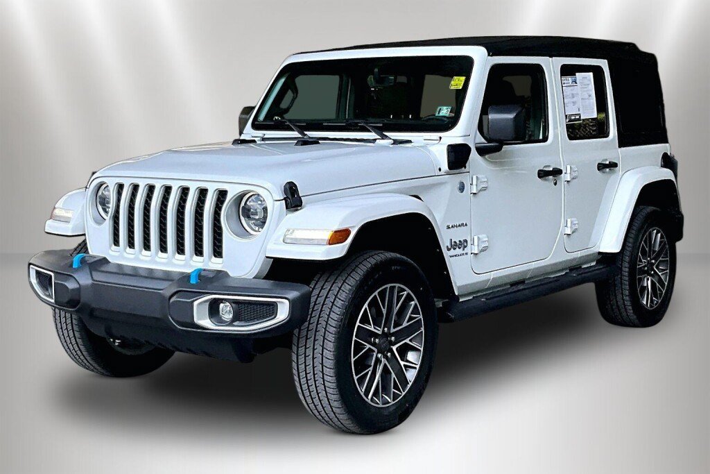 Used 2023 Jeep Wrangler Unlimited Sahara w/ Cold Weather Group AWD/4WD image 3