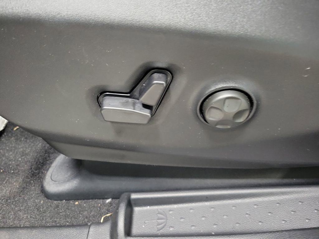 New 2026 Chrysler Pacifica Select w/ S Appearance Package image 12