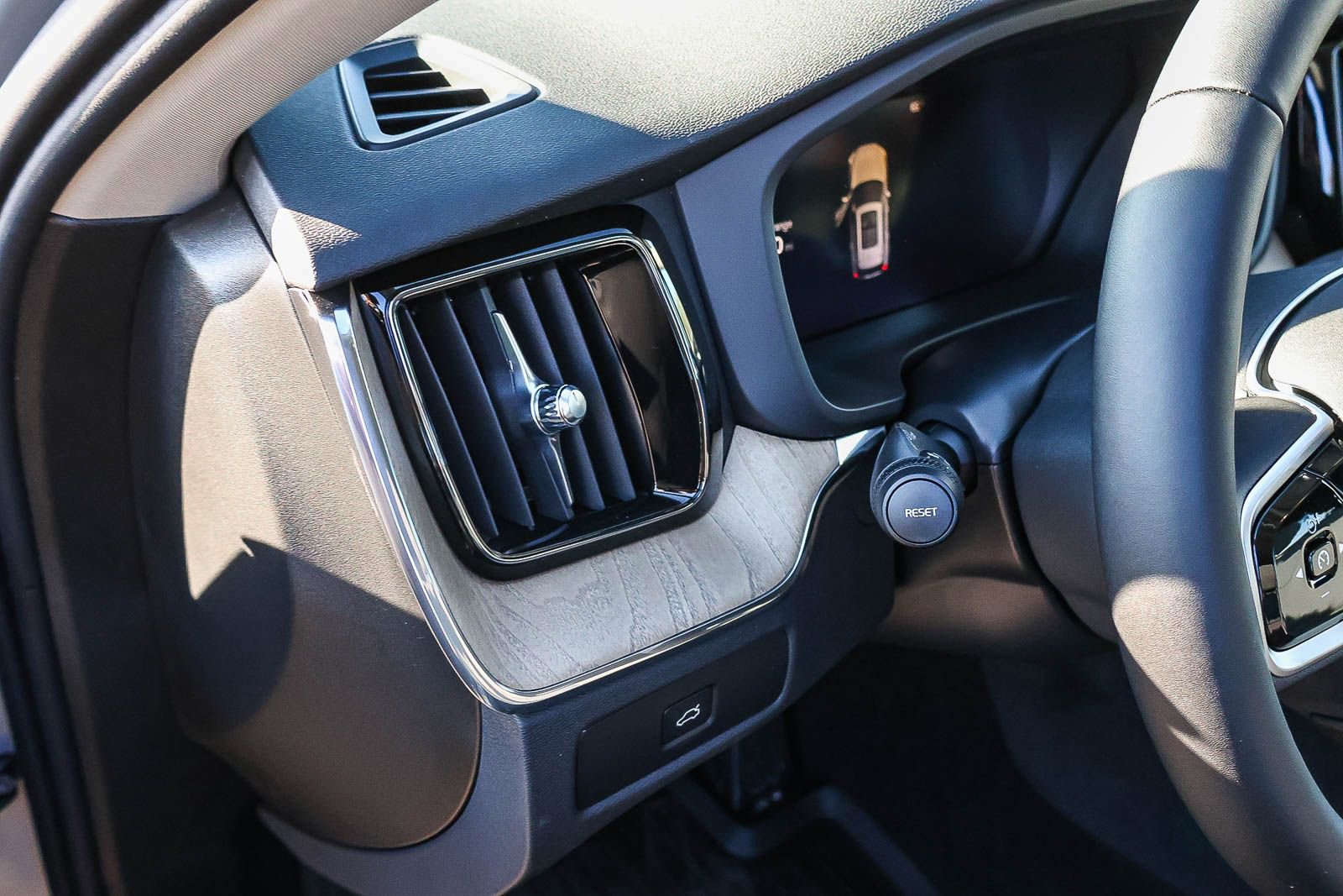 New 2026 Volvo XC60 B5 Plus w/ Climate Package PRO image 33