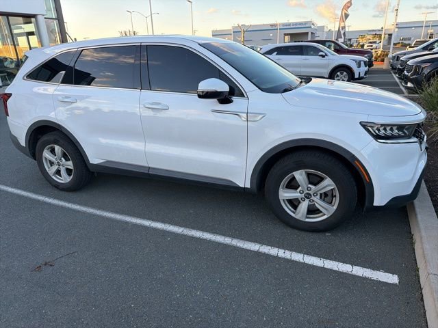 Used 2021 Kia Sorento LX image 4