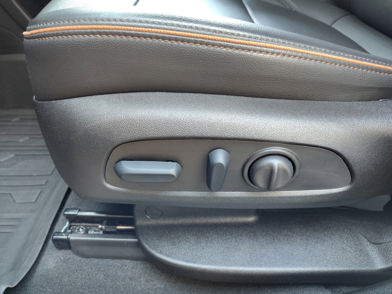 Used 2023 GMC Acadia AT4 w/ Preferred Package AWD/4WD image 12