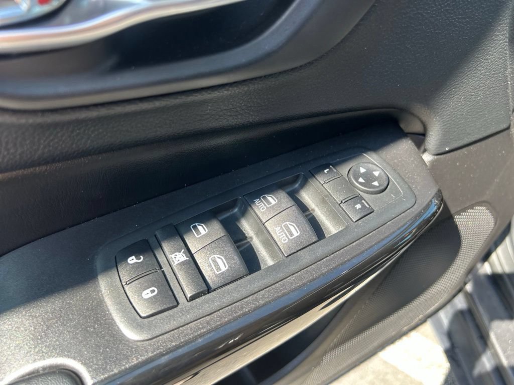 Used 2020 Jeep Cherokee Latitude Plus FWD image 14