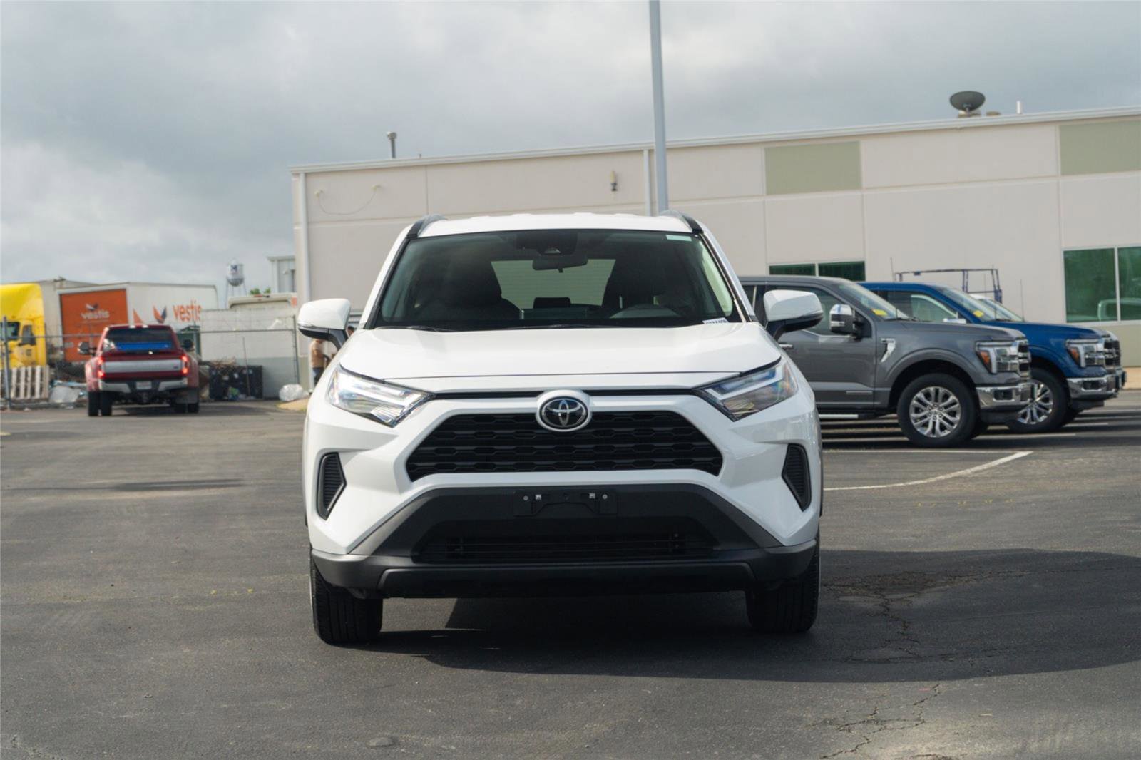 Used 2025 Toyota RAV4 XLE w/ Weather Package FWD image 3