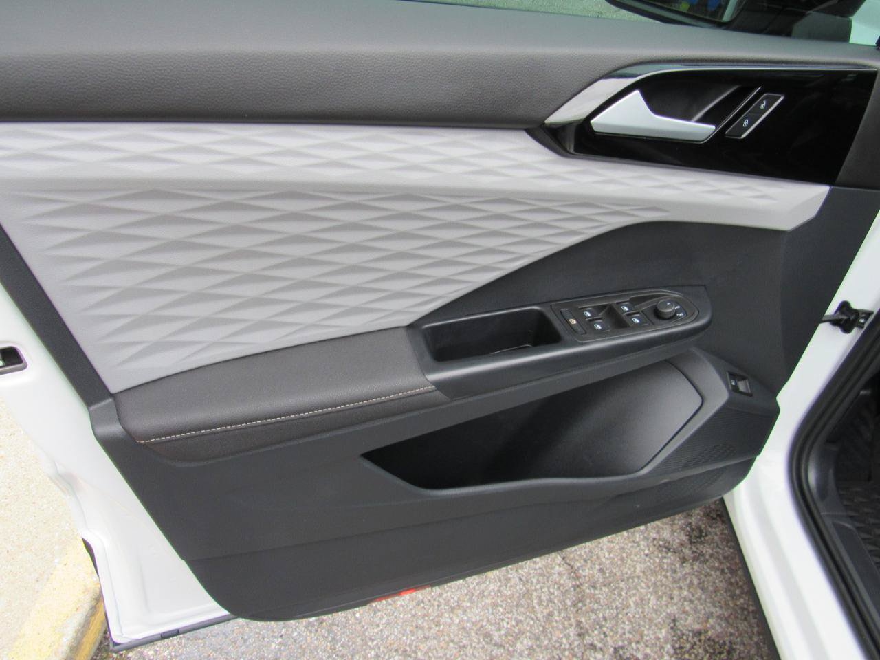 Used 2024 Volkswagen Taos S FWD image 15