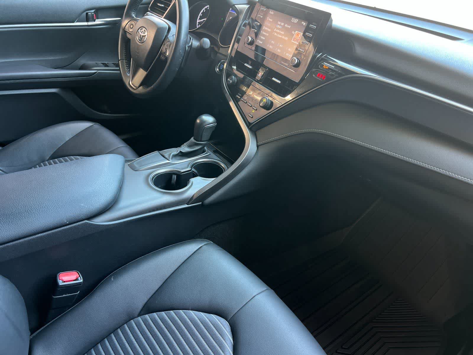 Used 2021 Toyota Camry SE w/ Convenience Package FWD image 16