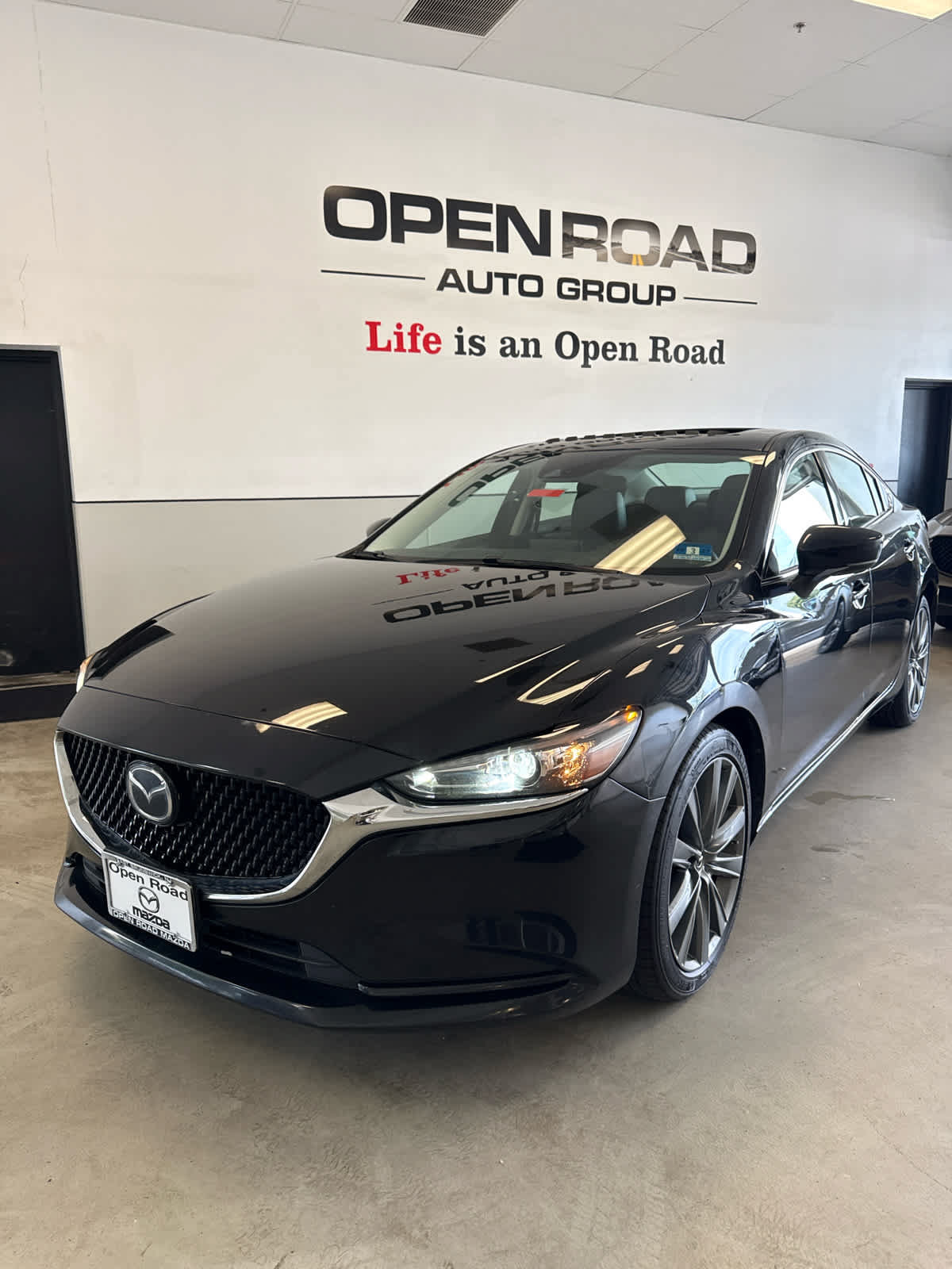 Used 2018 MAZDA MAZDA6 Touring FWD image 1