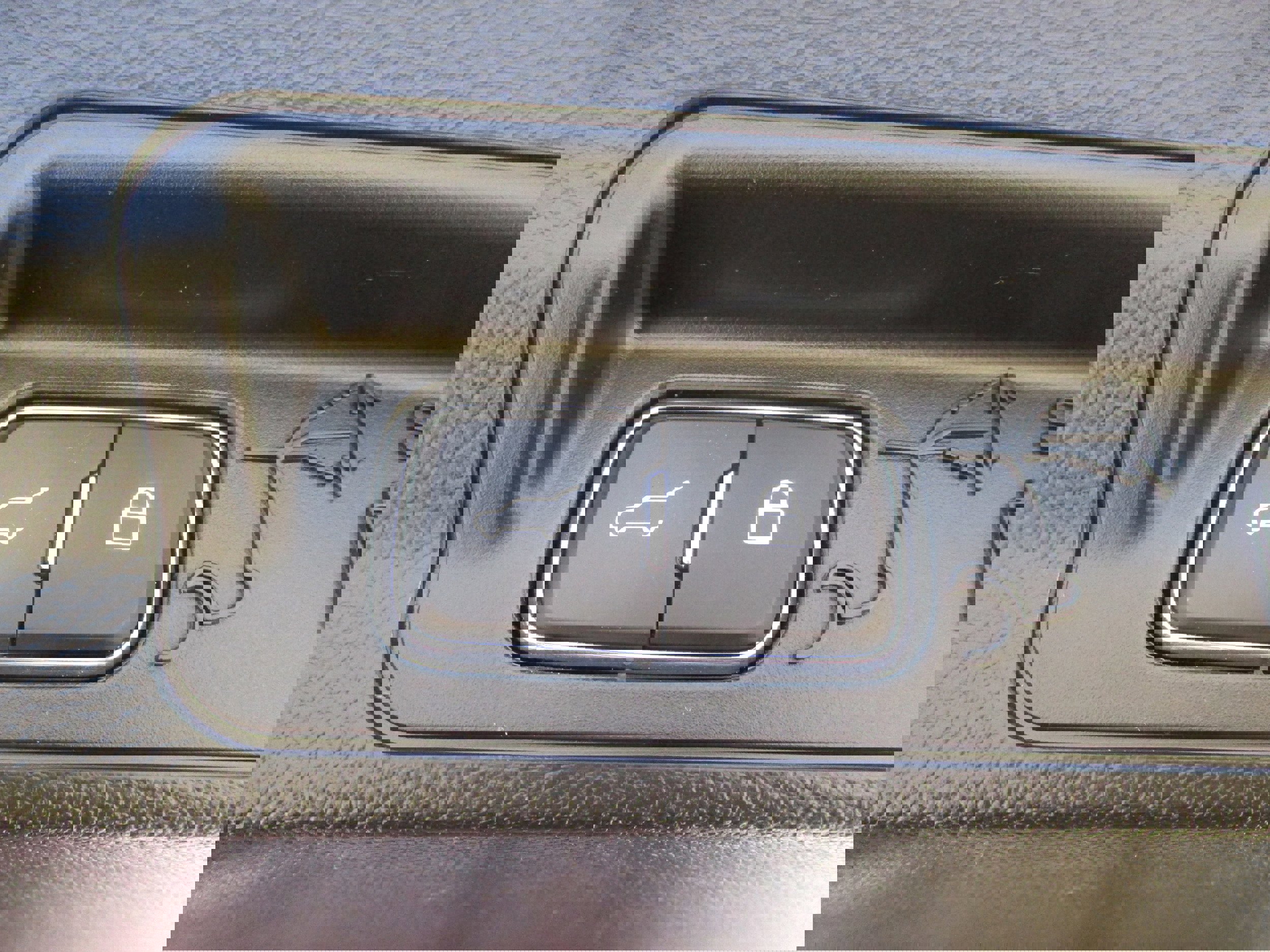 Used 2023 Ford Explorer XLT image 41