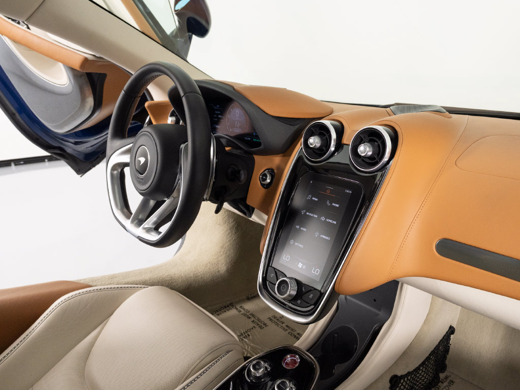 Used 2020 McLaren GT RWD image 27