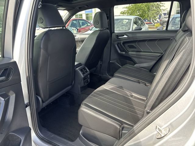 Certified 2023 Volkswagen Tiguan SE R-Line AWD/4WD image 21