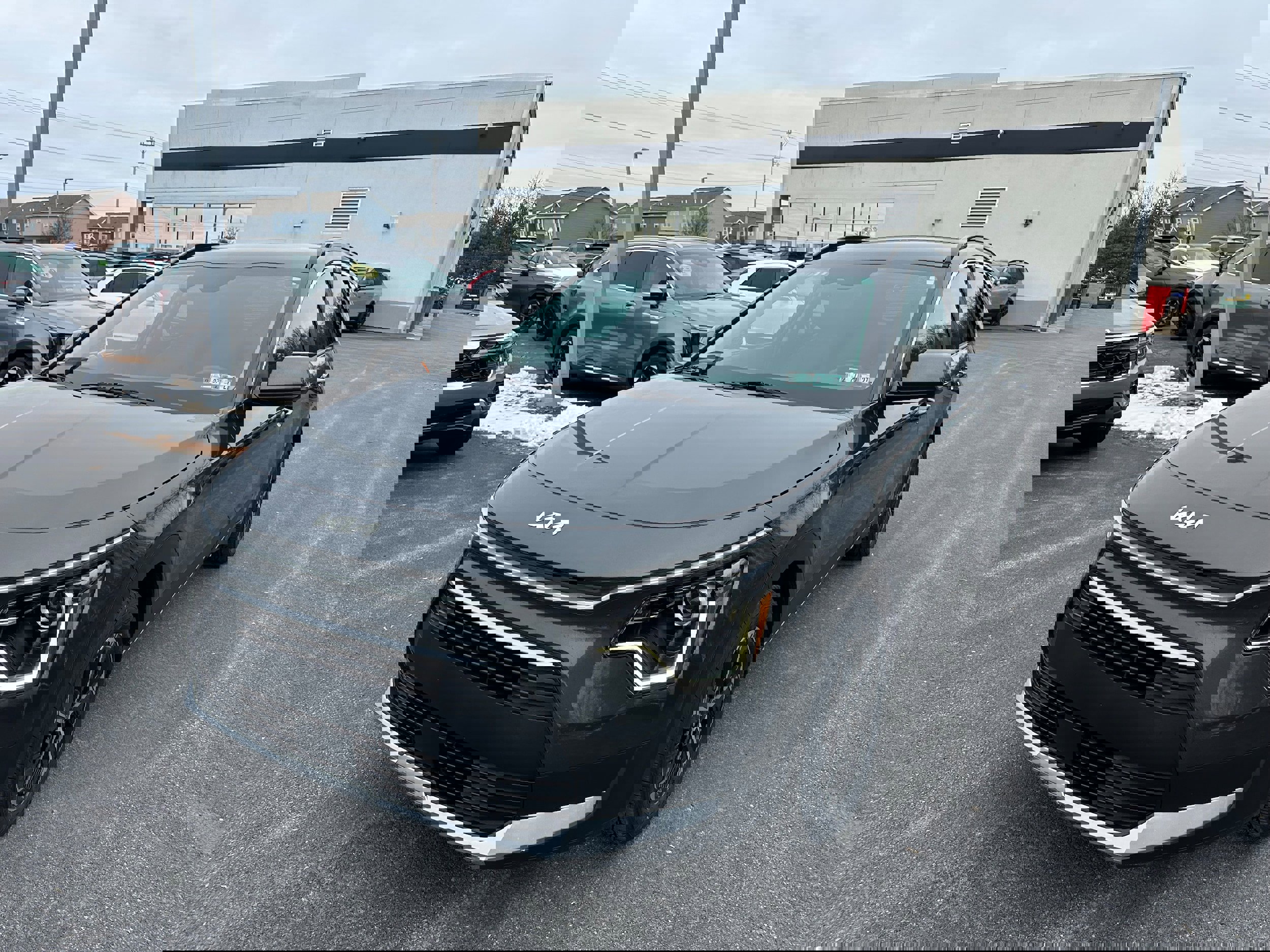 Used 2025 Kia Niro EX image 1