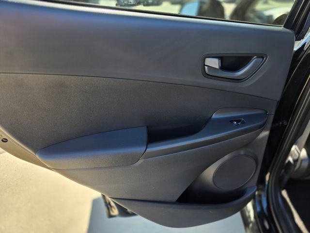 Used 2023 Hyundai Kona SE w/ Cargo Package image 17