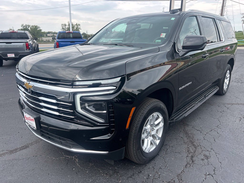 Used 2025 Chevrolet Suburban LT AWD/4WD image 9