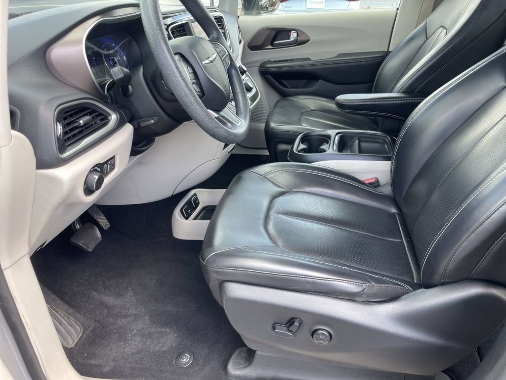 Used 2020 Chrysler Voyager Lxi FWD image 8