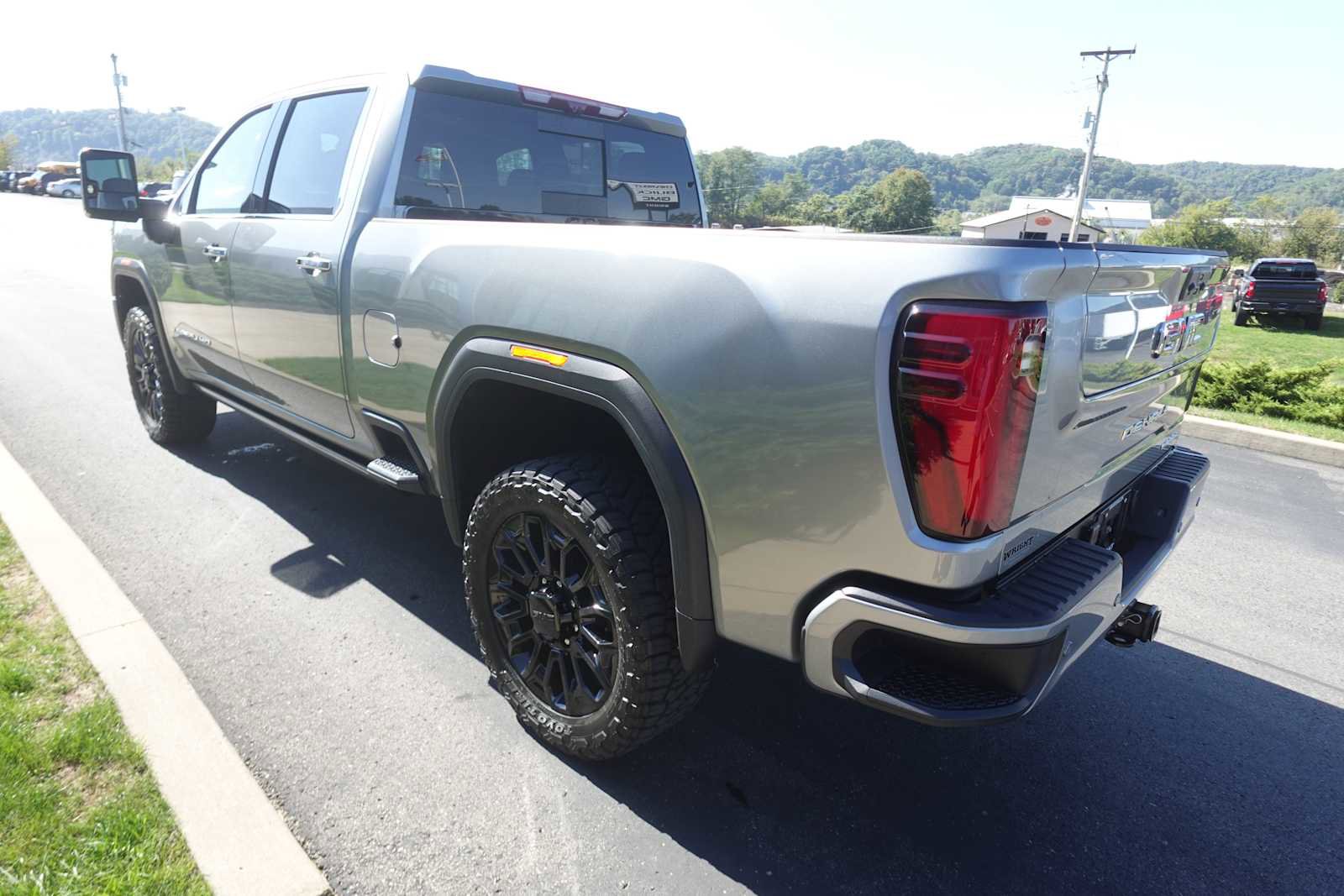 Used 2024 GMC Sierra 2500 Denali Ultimate AWD/4WD image 6