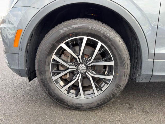 Used 2021 Volkswagen Tiguan SE w/ Panoramic Sunroof Package image 27