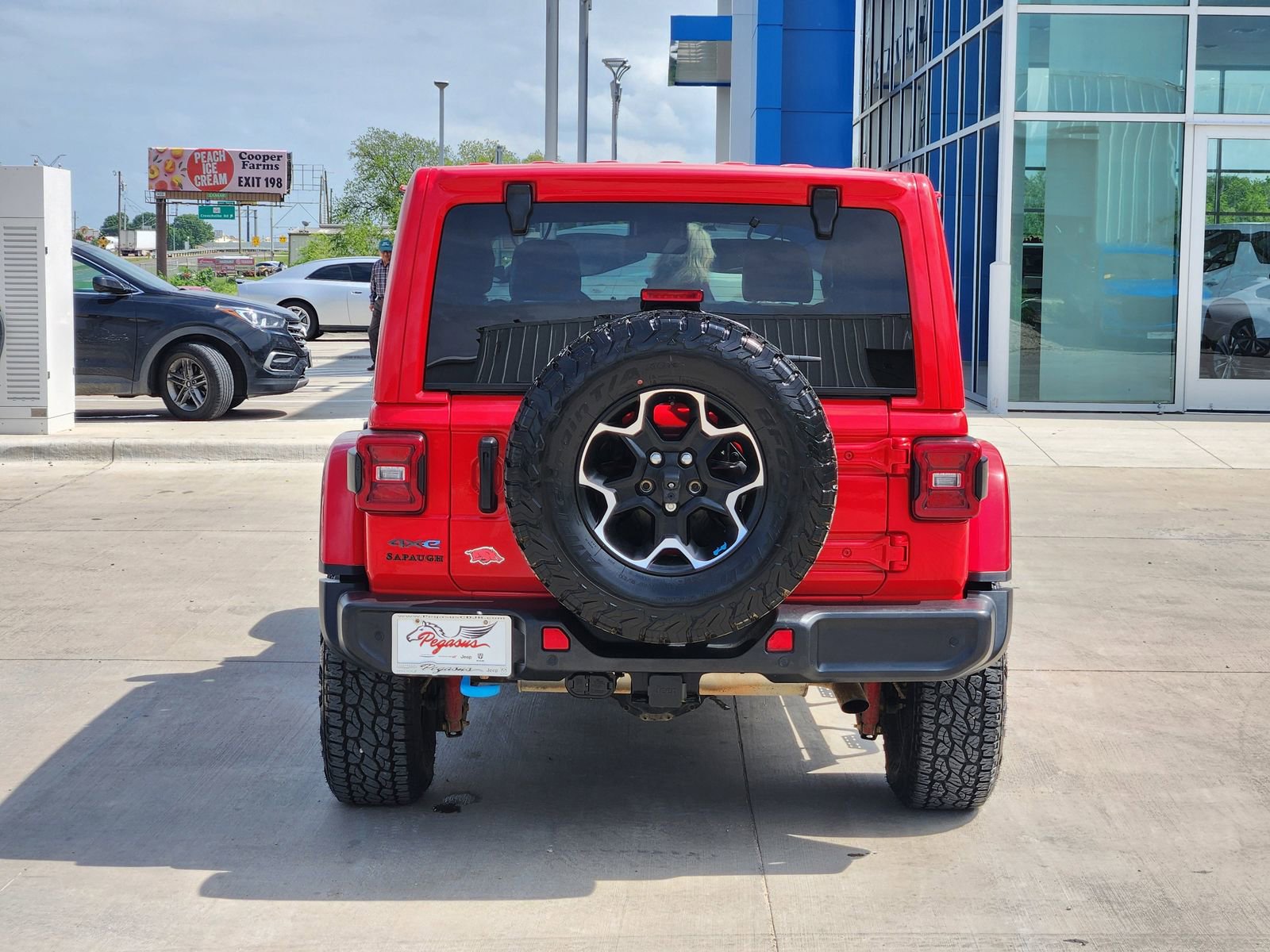 Used 2022 Jeep Wrangler Unlimited Rubicon 4xe w/ Cold Weather Group AWD/4WD image 8