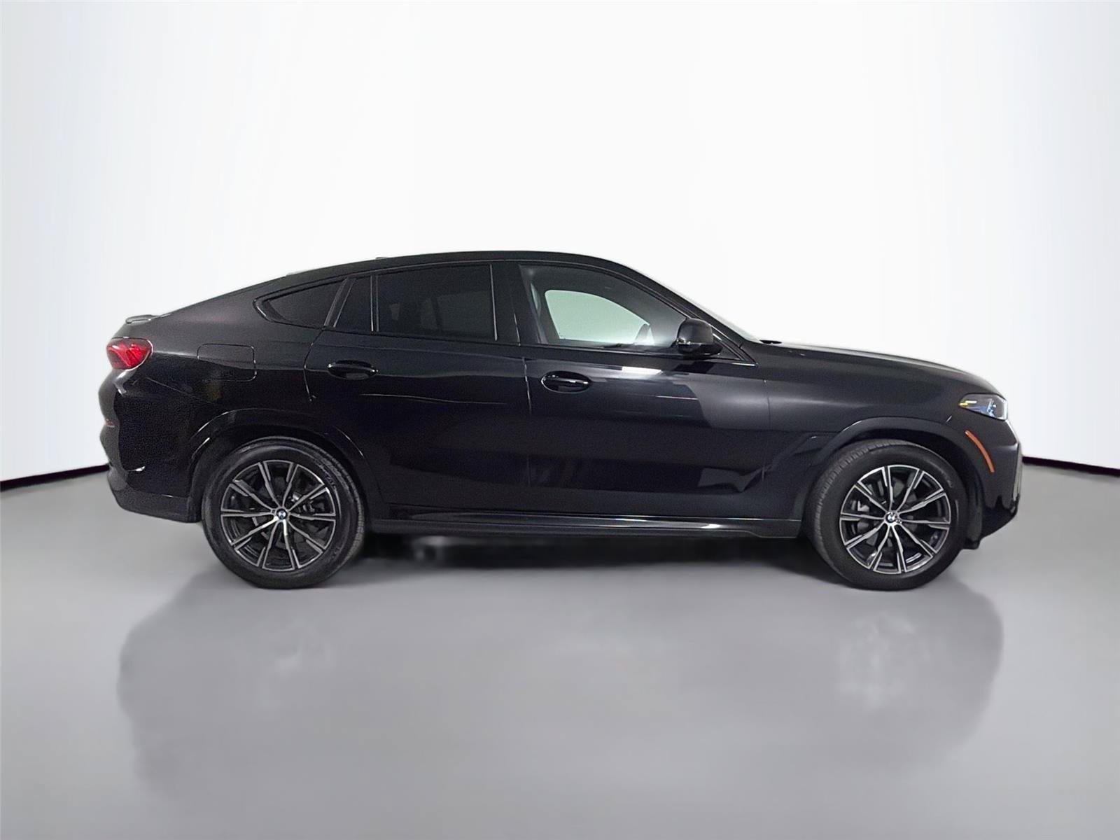 Certified 2026 BMW X6 xDrive40i AWD/4WD image 4