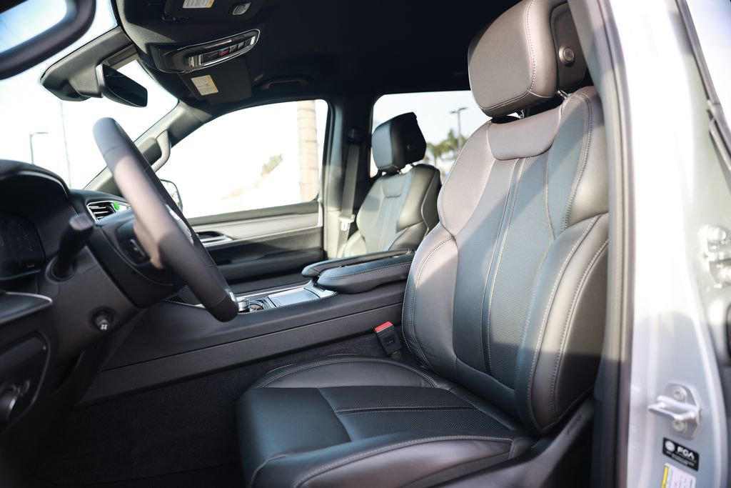 New 2026 Jeep Grand Wagoneer L 2WD w/ 8-Passenger Seating Package image 16