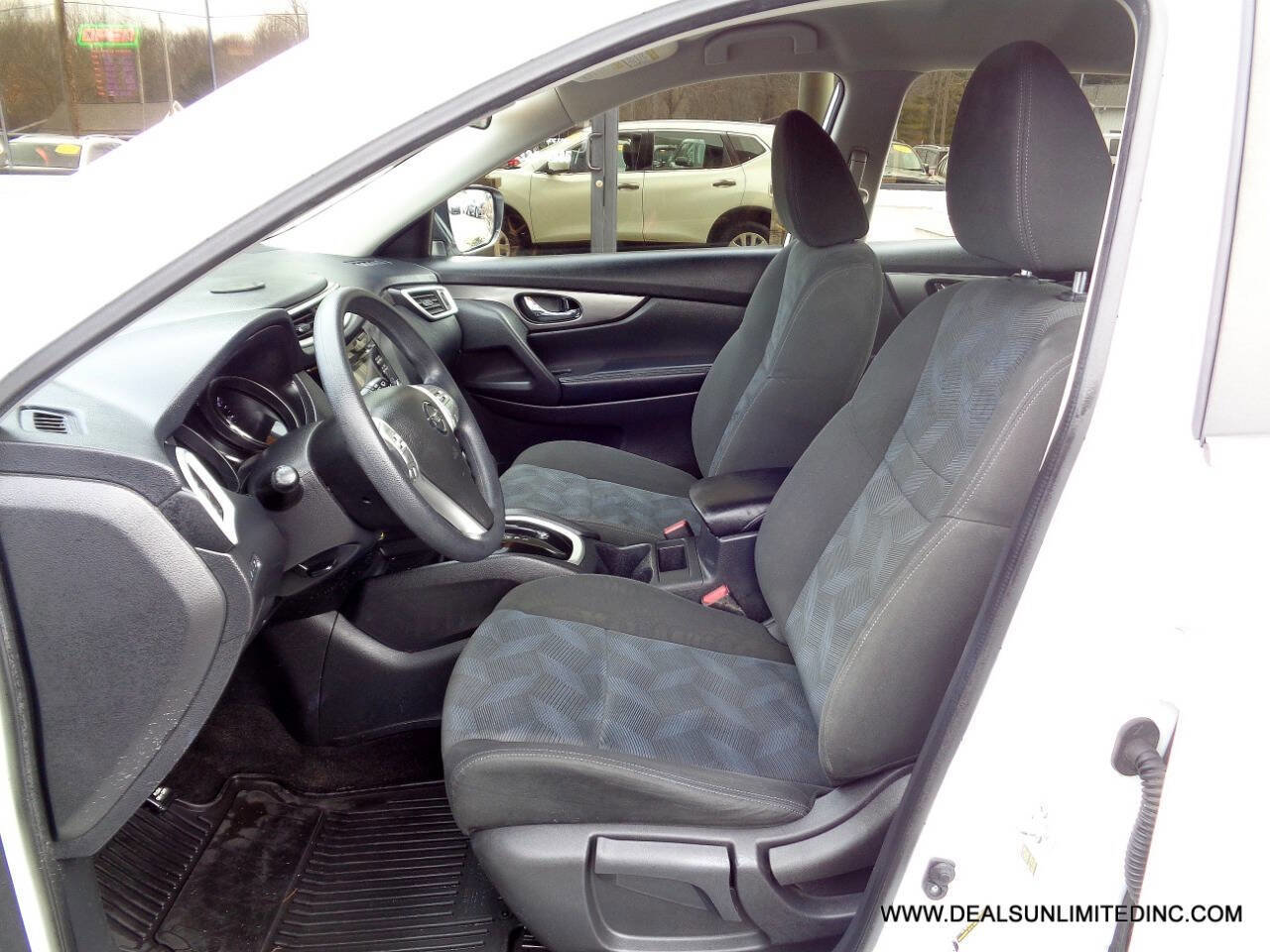 Used 2016 Nissan Rogue S image 9