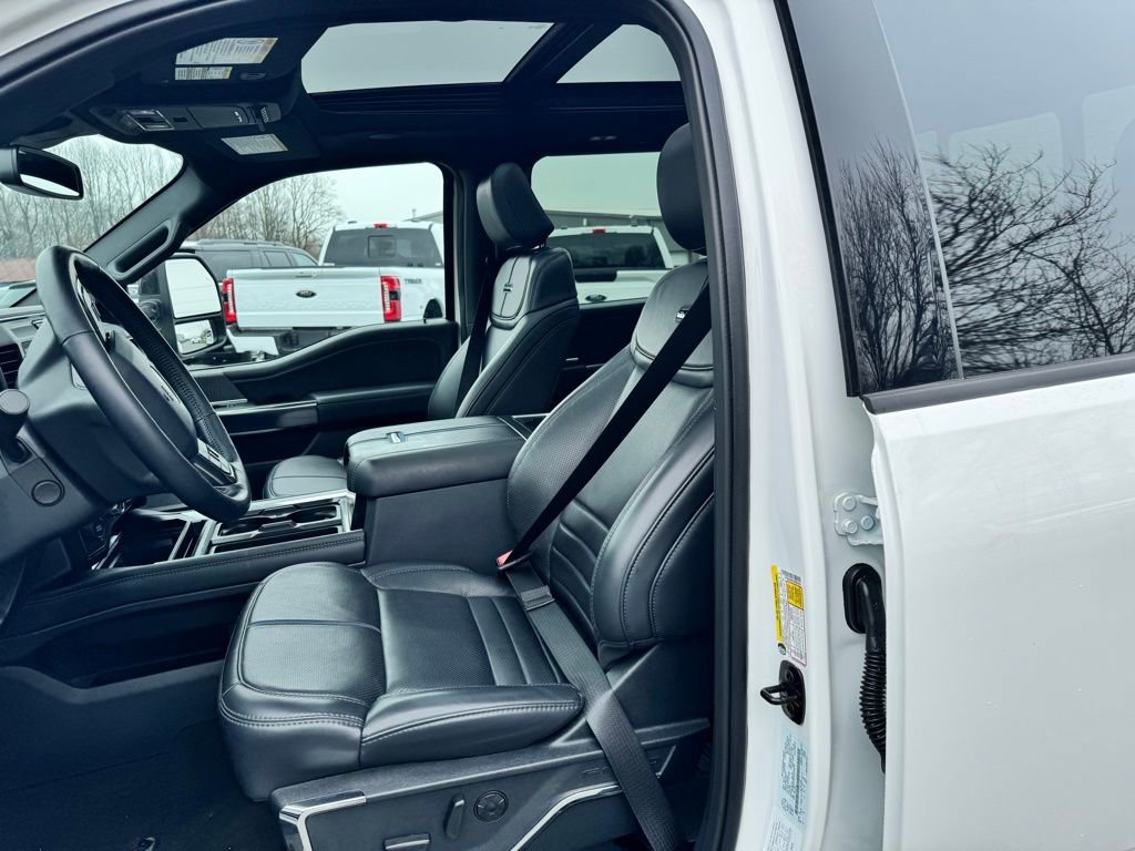 Used 2025 Ford F450 Platinum w/ FX4 Off-Road Package image 12