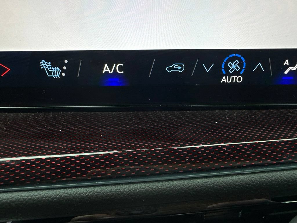 Used 2024 Chevrolet Traverse Z71 w/ LPO, Floor Liner Package AWD/4WD image 19