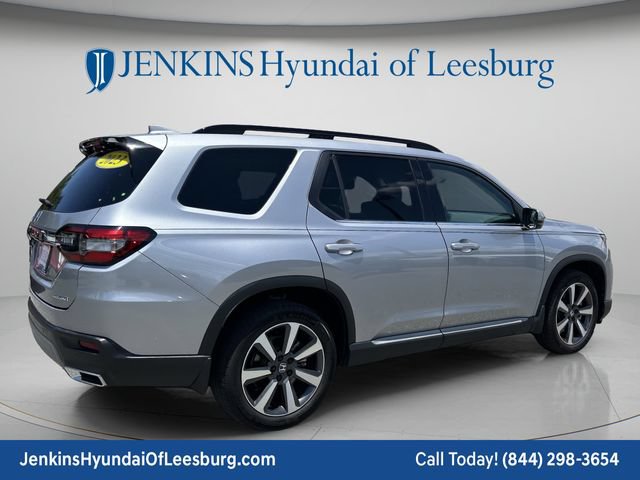Used 2023 Honda Pilot Touring image 5