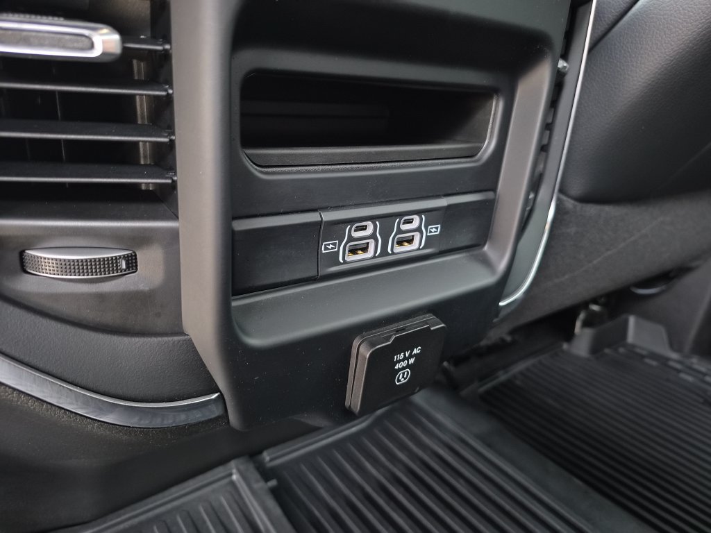 Used 2025 RAM 3500 Laramie AWD/4WD image 15