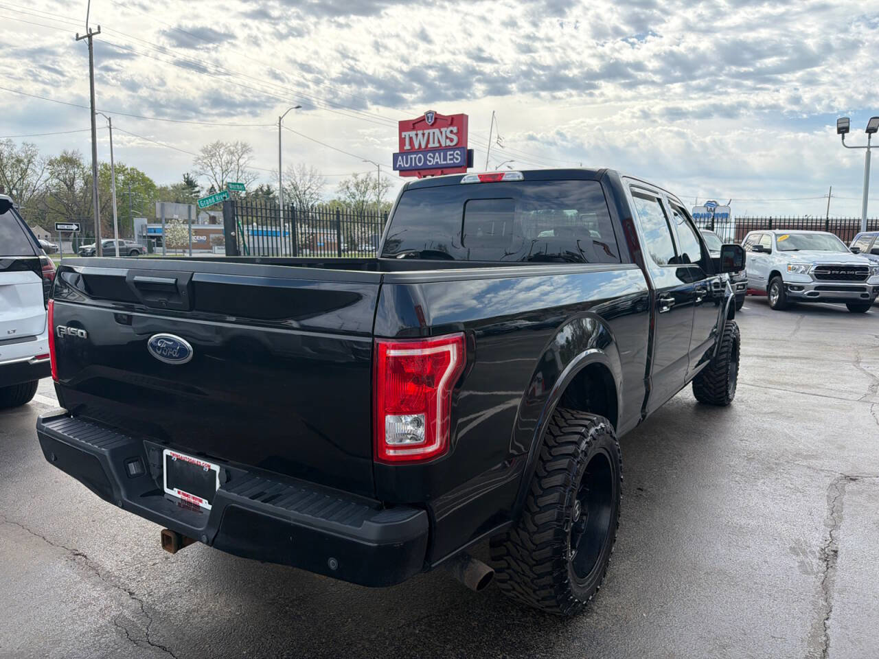 Used 2017 Ford F150 XLT w/ Equipment Group 302A Luxury image 5