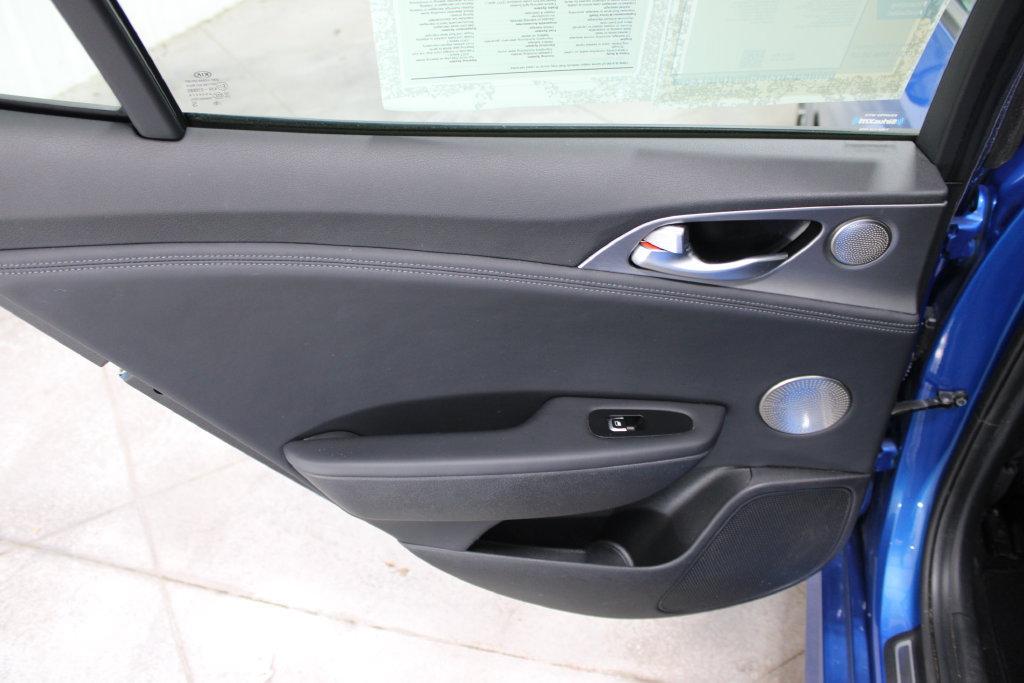 Used 2020 Kia Stinger GT1 RWD image 17
