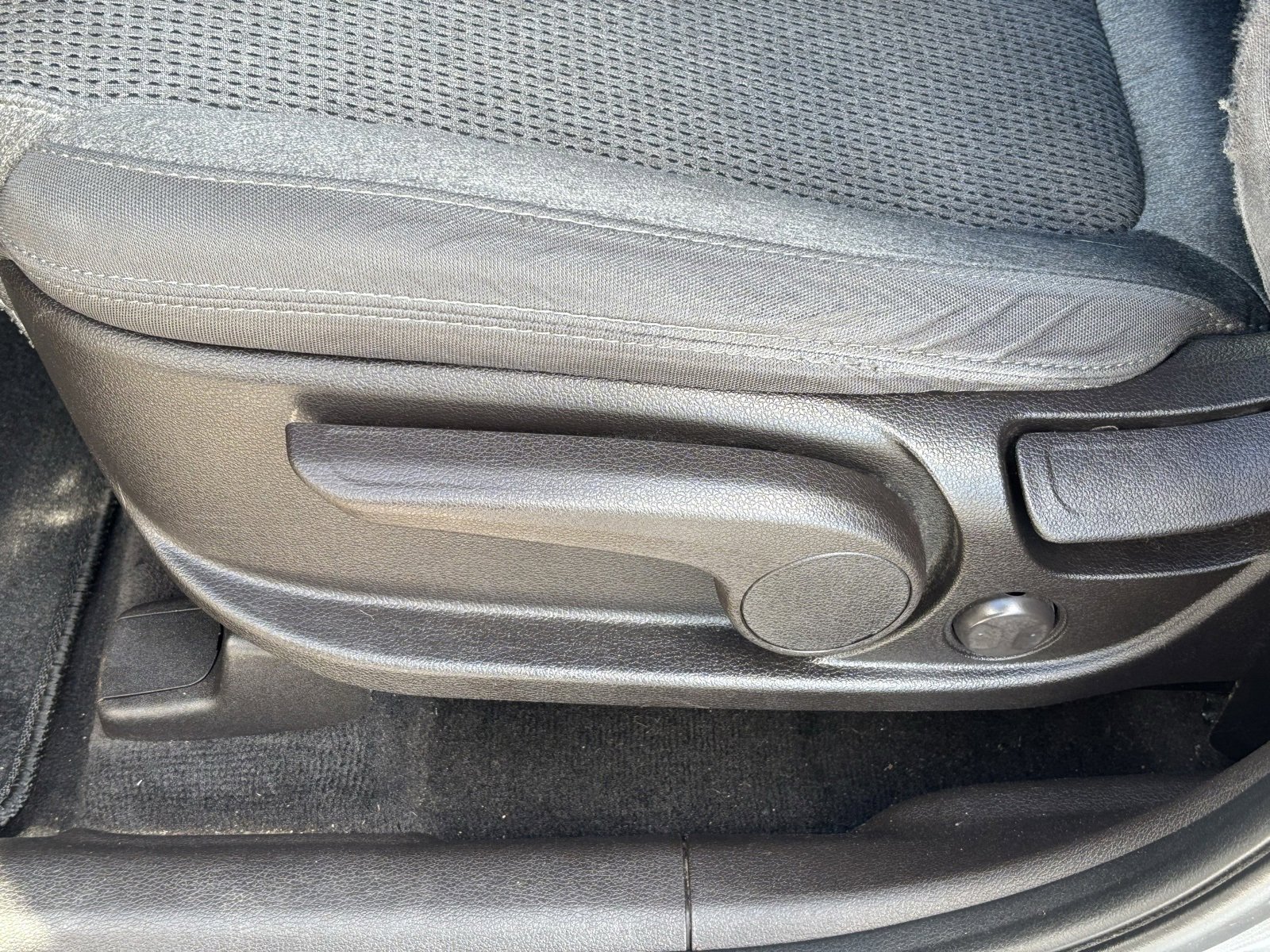 Used 2019 Hyundai Santa Fe SE image 14