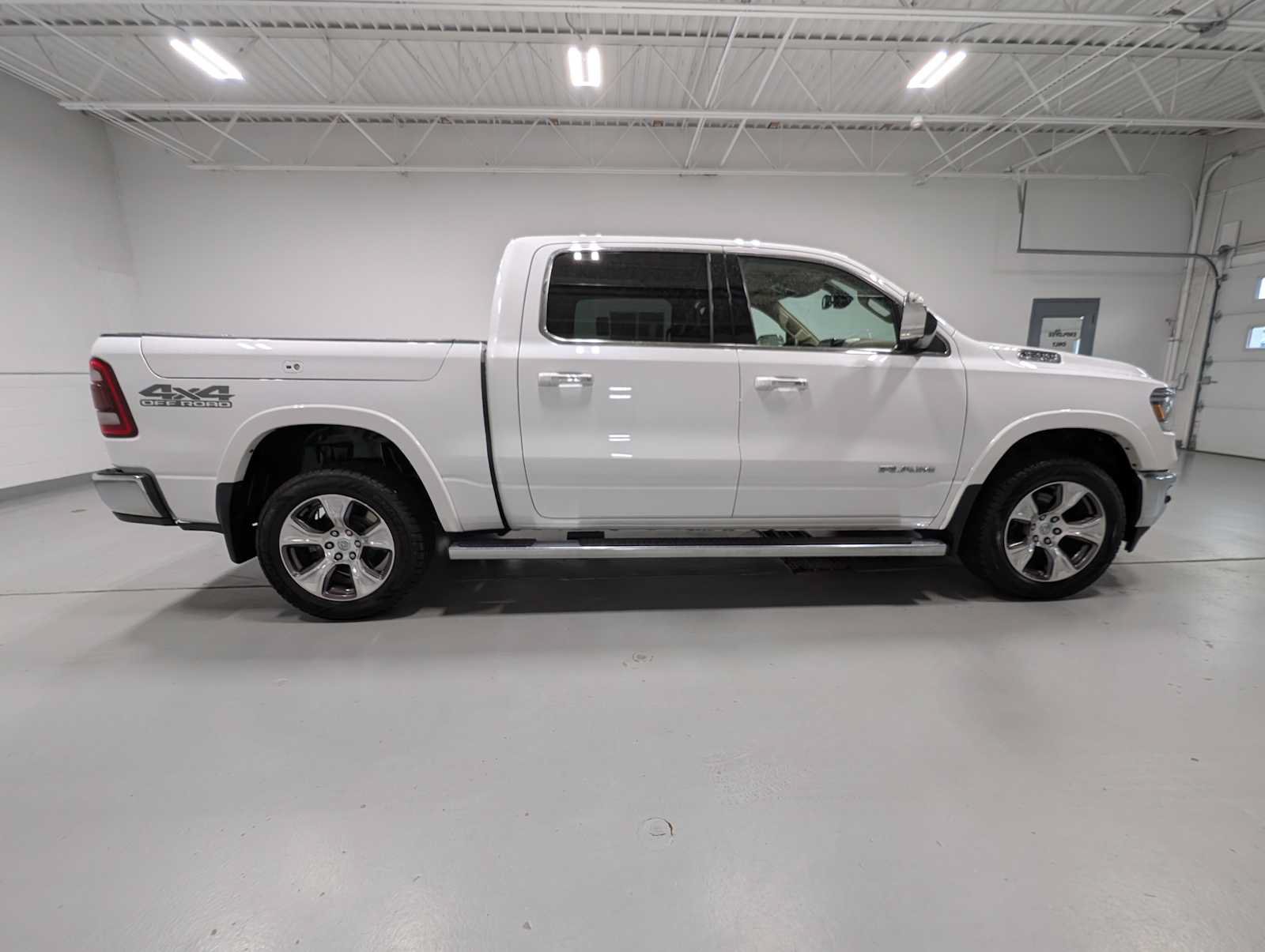 Used 2019 RAM 1500 Laramie AWD/4WD image 7