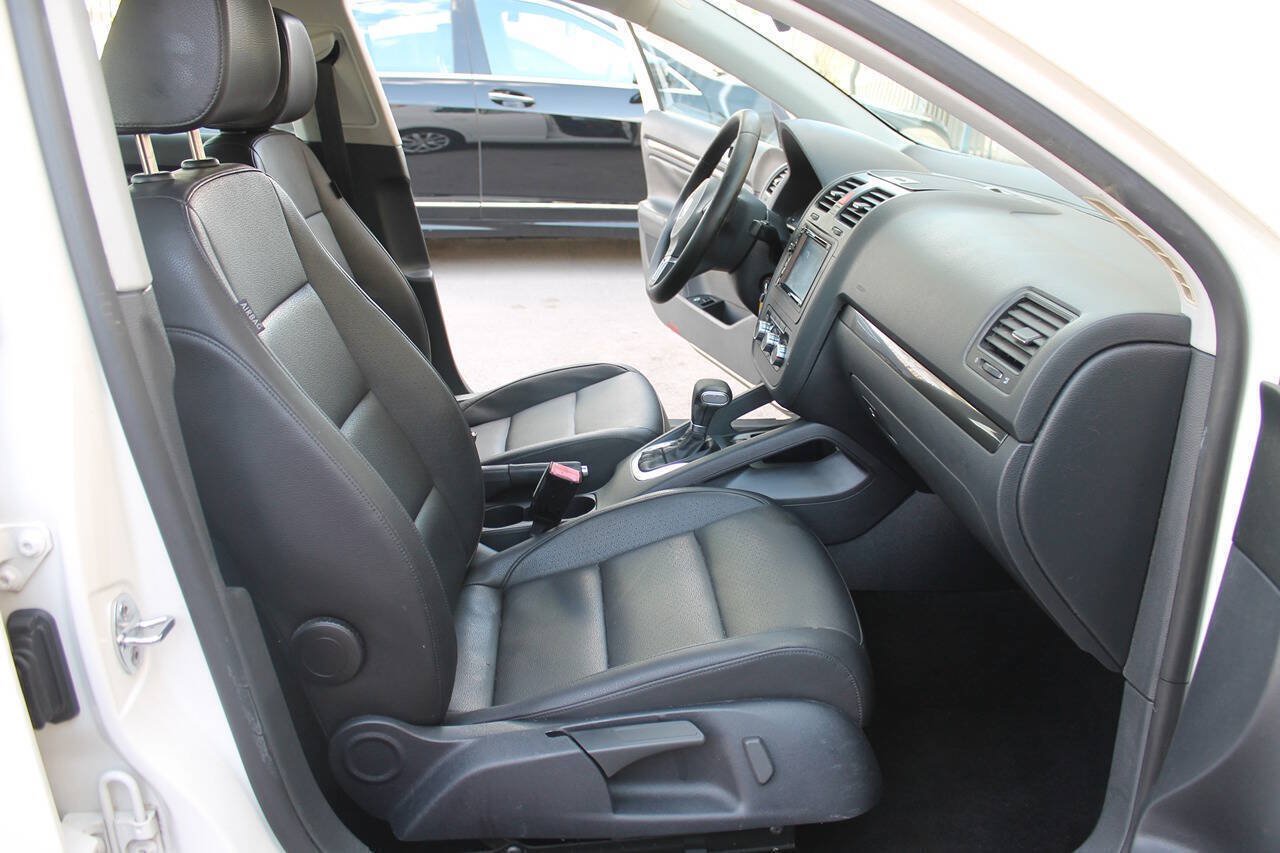 Used 2010 Volkswagen Jetta Limited Edition FWD image 32