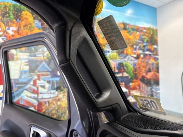Used 2022 Jeep Gladiator Mojave w/ Cold Weather Group AWD/4WD image 38