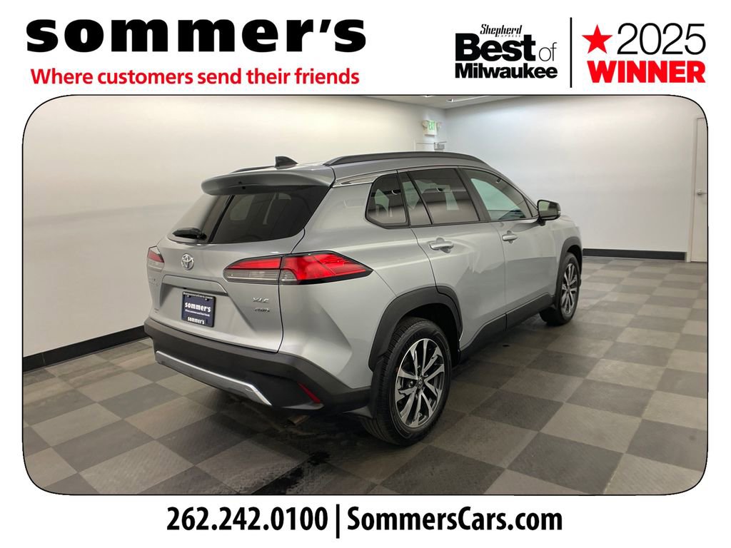 Used 2025 Toyota Corolla Cross XLE w/ Convenience Package image 5