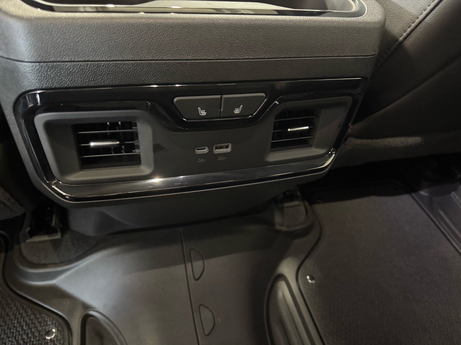 Used 2026 GMC Sierra 1500 AT4 w/ AT4 Premium Package AWD/4WD image 14