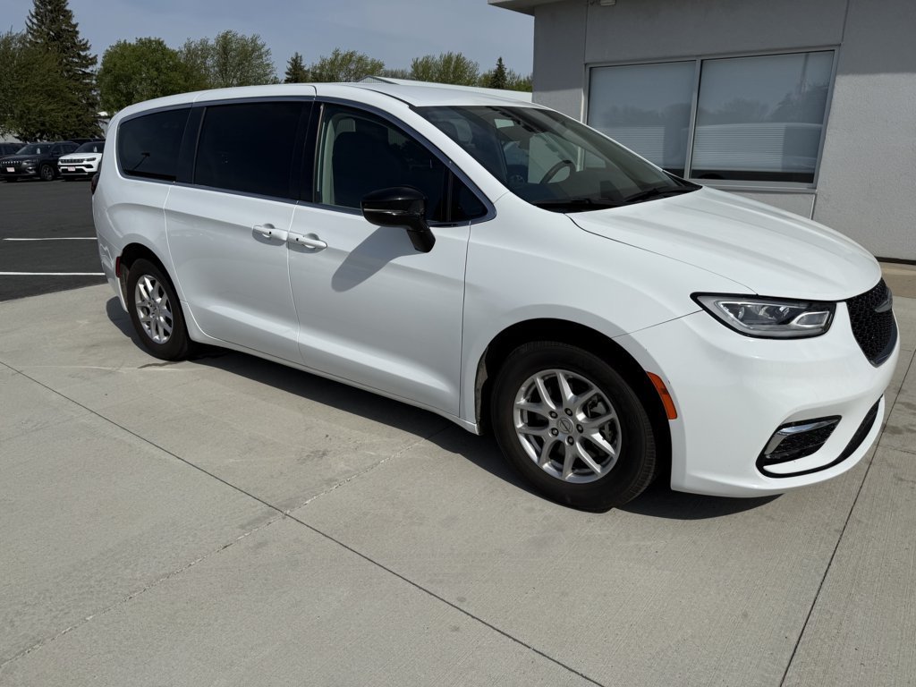 Used 2024 Chrysler Pacifica Touring-L