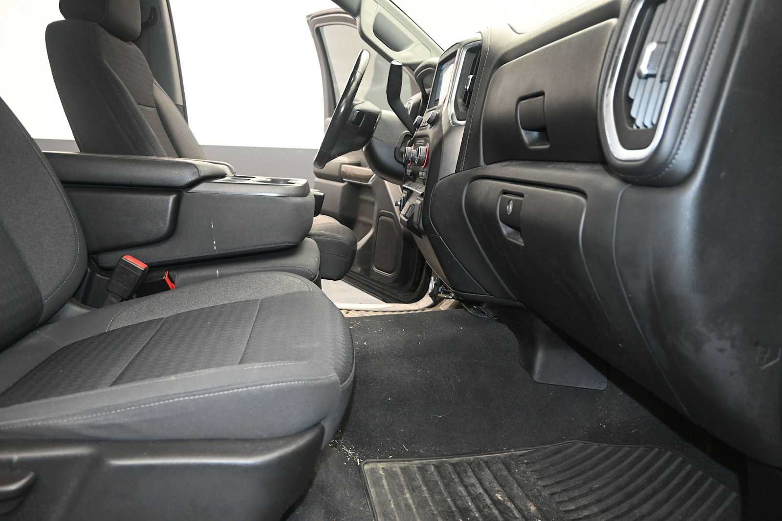 Used 2021 Chevrolet Silverado 1500 LT AWD/4WD image 50