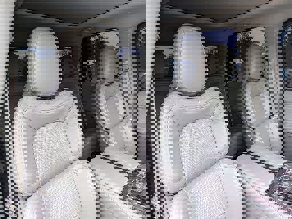 Used 2020 Lincoln Navigator Reserve w/ Luxury Package image 7