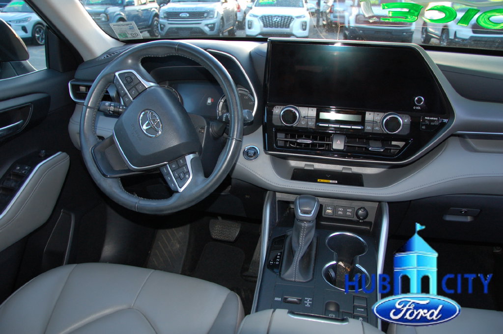 Used 2023 Toyota Highlander XLE FWD image 19