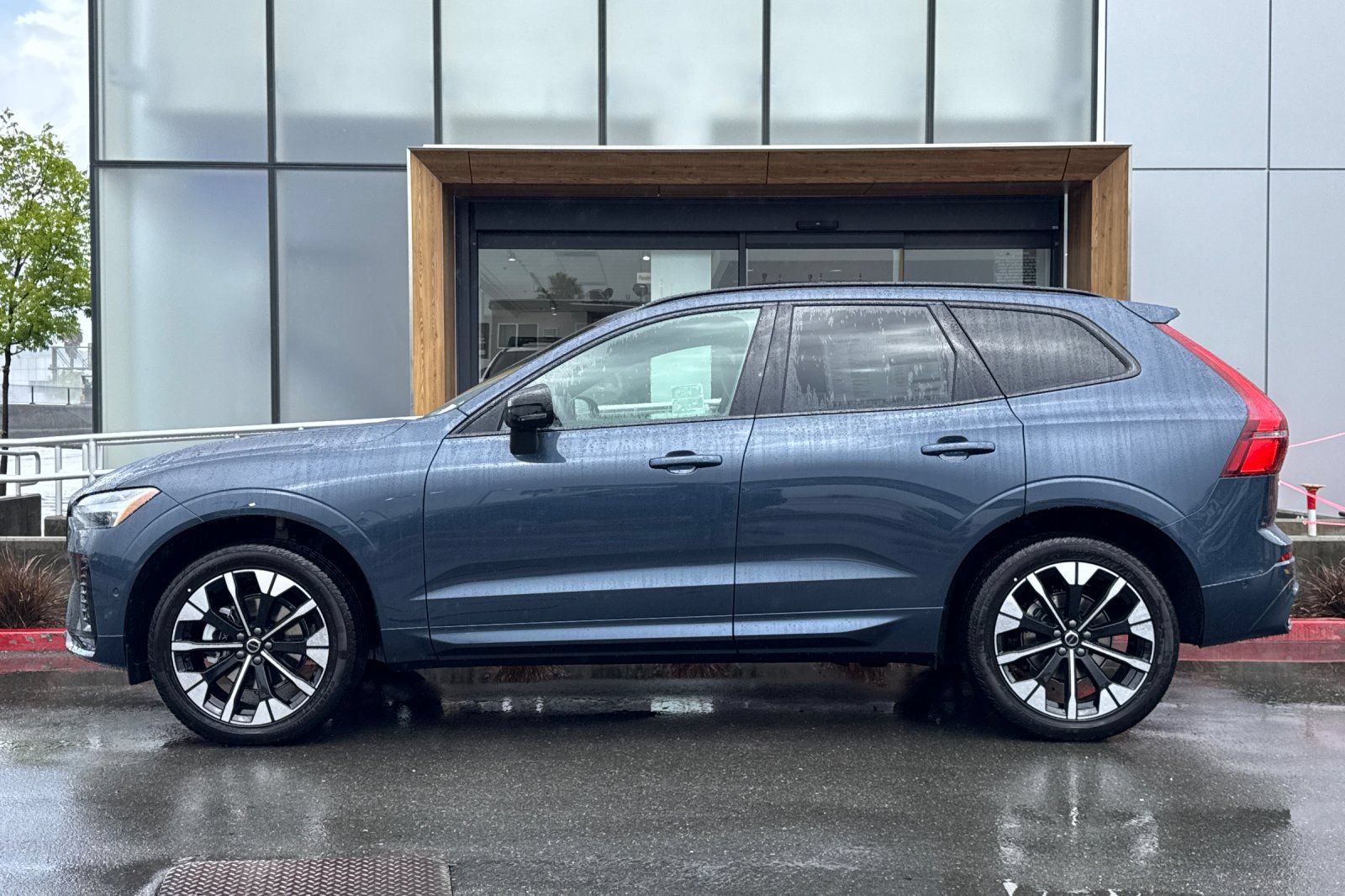 Used 2026 Volvo XC60 B5 Plus w/ Climate Package AWD/4WD image 6